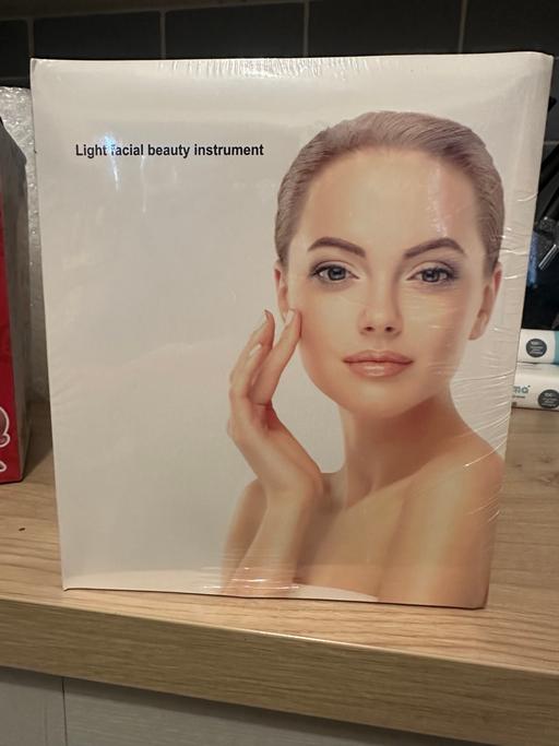  — LED FaceMask