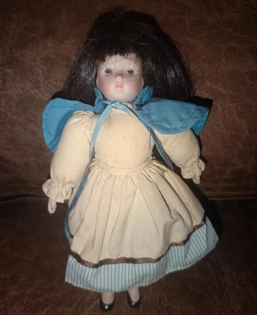  — Mary had a little Lamb porcelain doll
