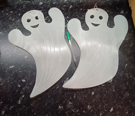  — 2 glow in the dark wall plaques.