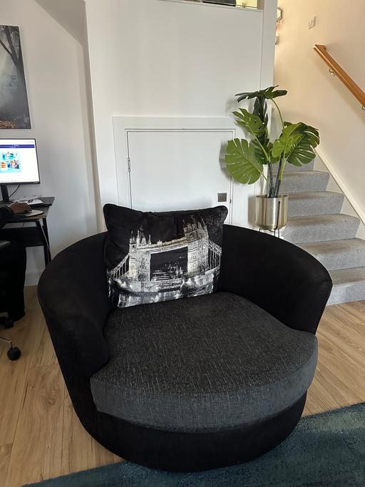  — Luxury black swivel chair