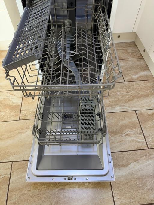  — Swan dishwasher slim line 