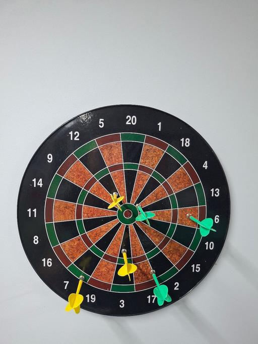  — magnetic dart board