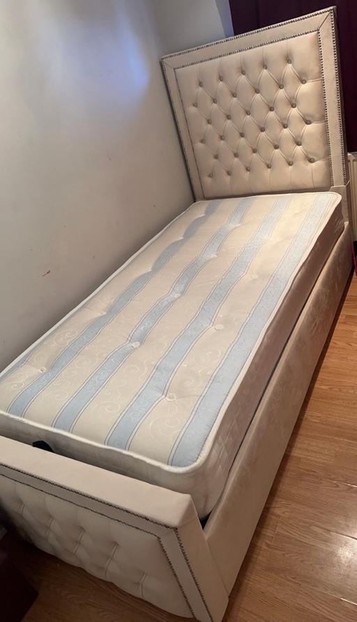  — Single ottoman bed and mattress