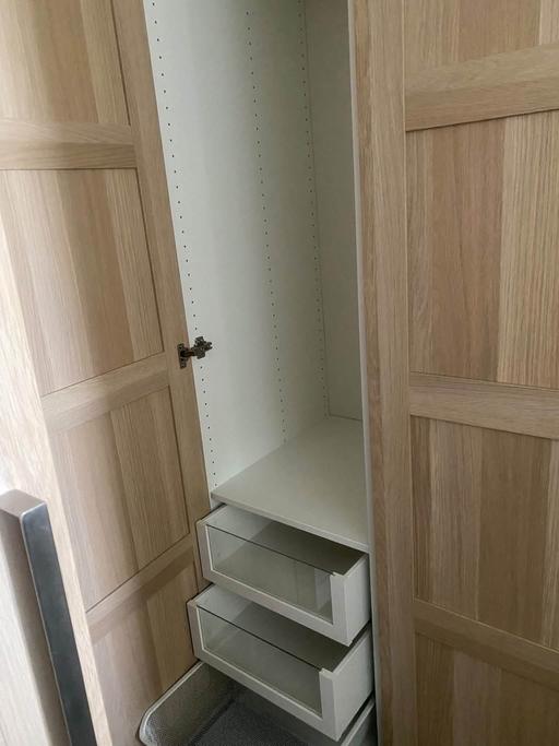  — Wardrobe set
