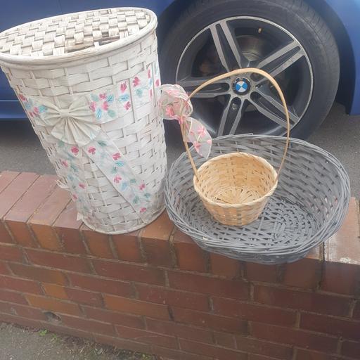 — 2ft Clothes Basket & 2 Wicker Baskets, Decent