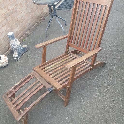  — Wooden Lounger, 2 Metal Loungers & Table