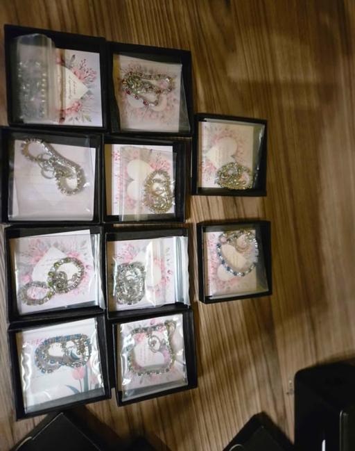  — selection of 10 bracelets