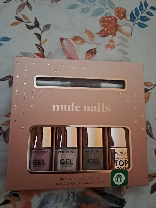 — new nude nail varnish set