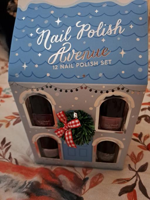  — nail varnish house