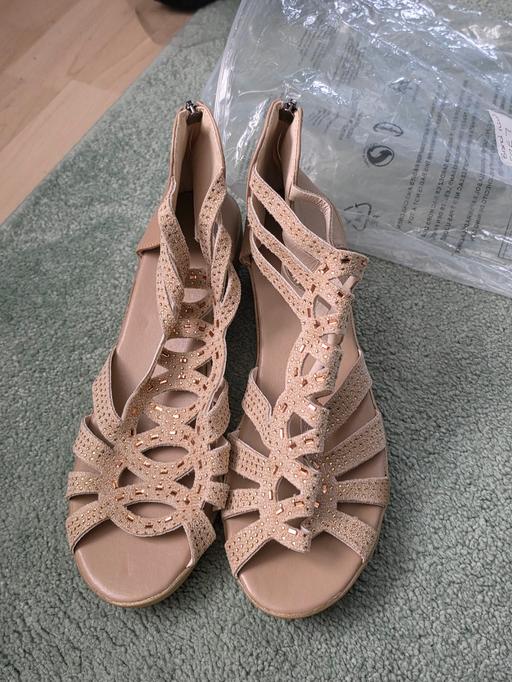  — brand new no tags size 7