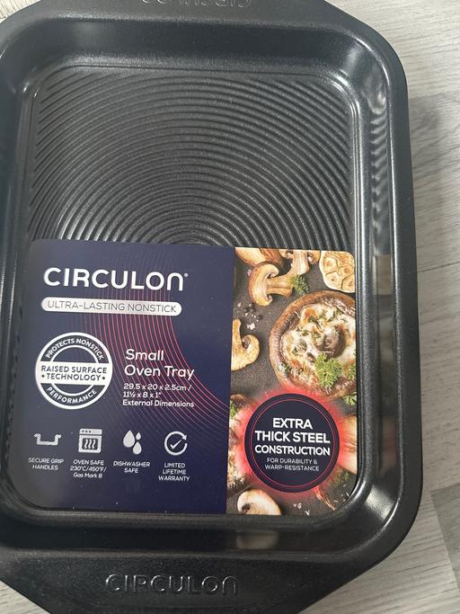  — Brand new circulon small oven tray