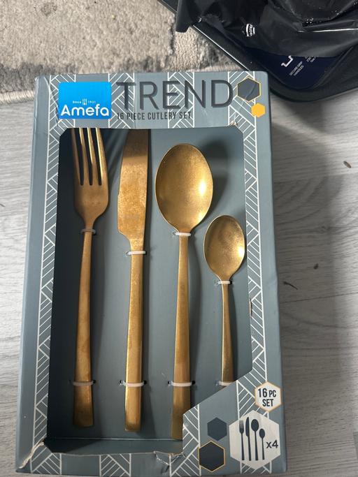  — 16pc cutlery set