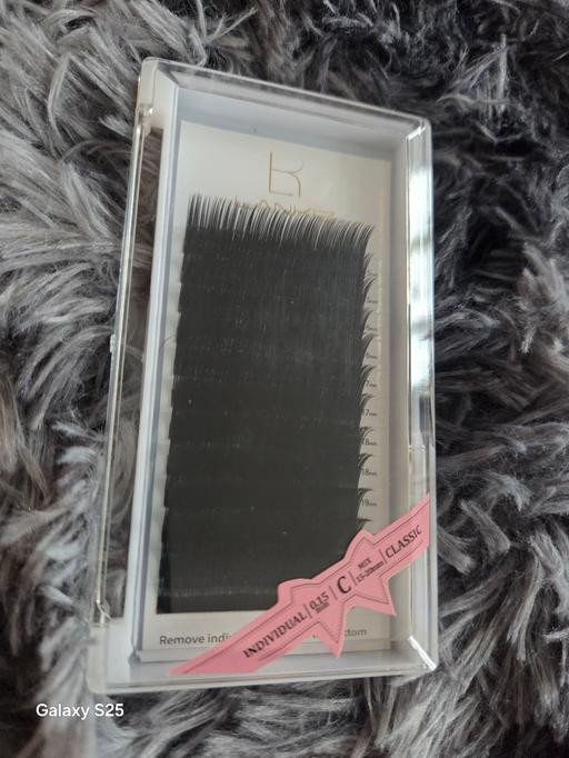  — eyelash set