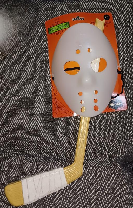  — kids hockey mask and stick new