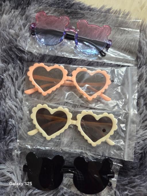  — Girls sunglasses