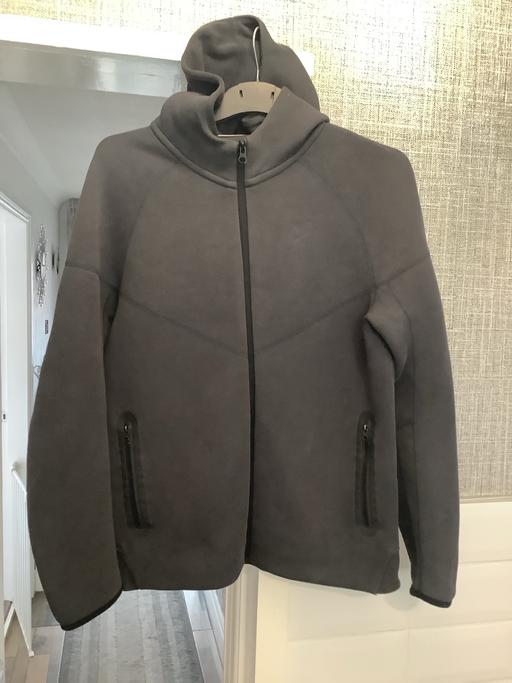  — Boys Nike hoodie XL