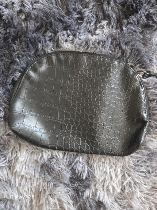  — make up bag