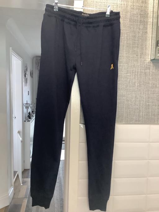  — Men’s joggers M