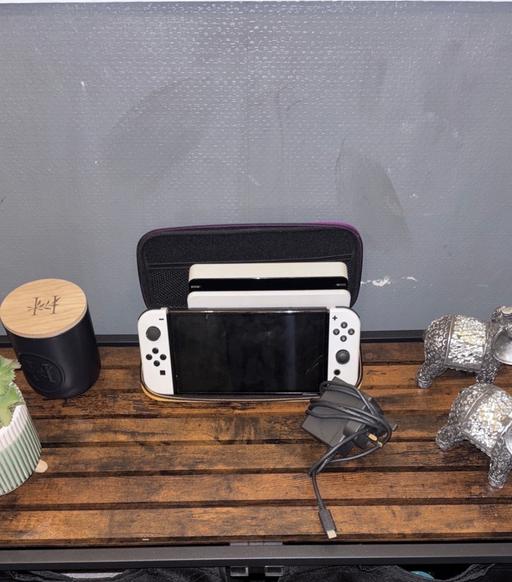  — Nintendo switch OLED