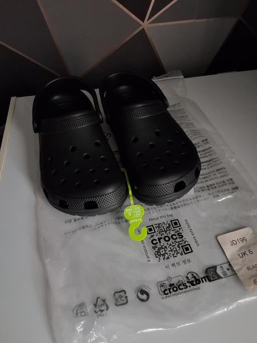  — crocs size 5