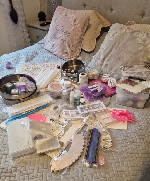  — cake tins & decorations ect job lot
