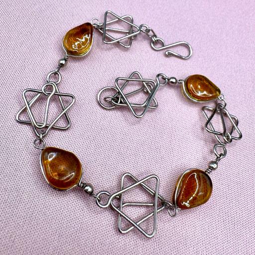  — Pretty Glass Bracelet