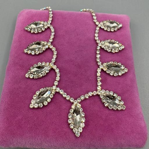  — Pretty Crystal Necklace