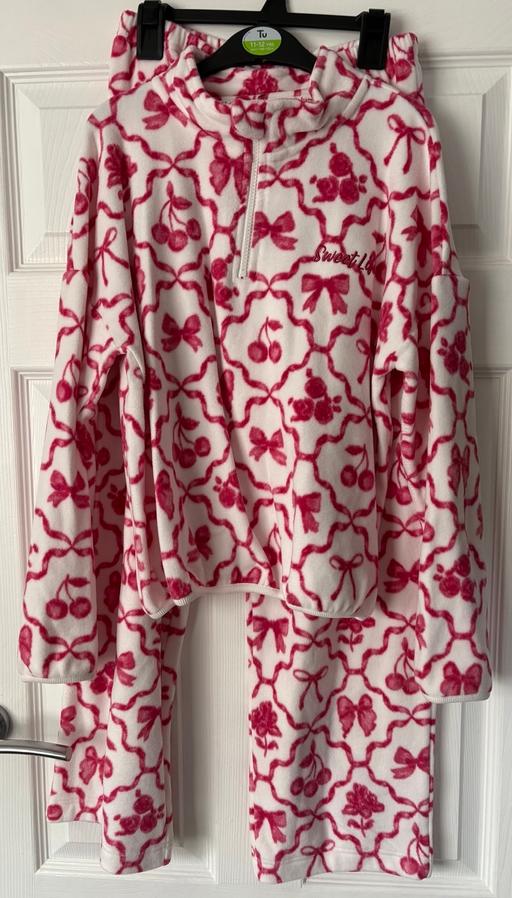  — Girls Pjs (few sizes)