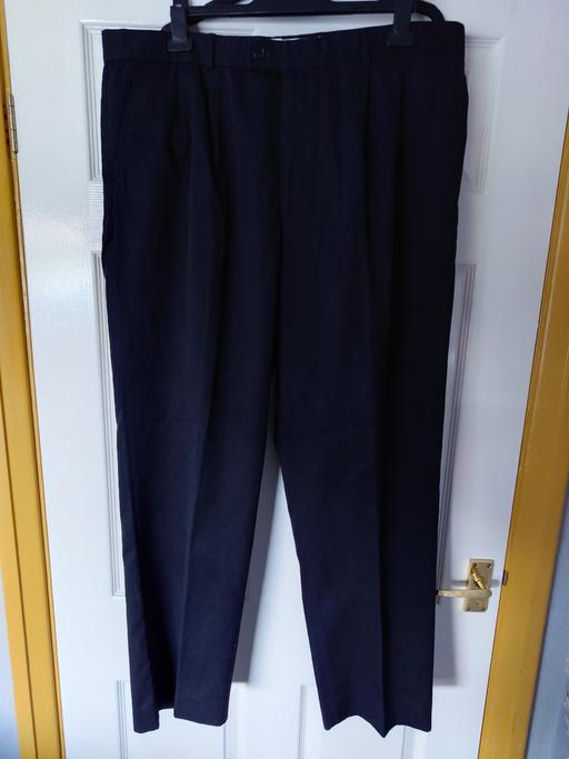  — Mens black trousers size 40R