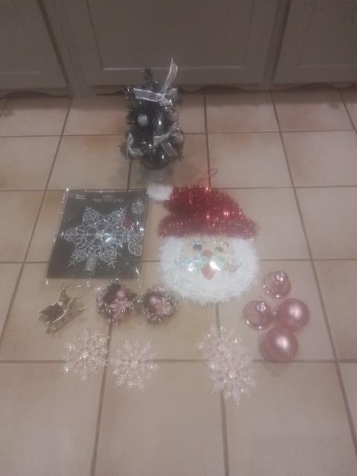  — COLLECTION OF XMAS DECORATIONS