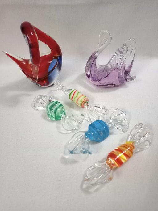  — SMALL LOT OF STUDIO ART GLASS.