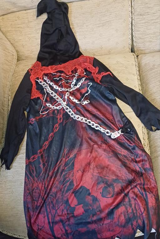  — hooded outfit with chains. age 3-4 new