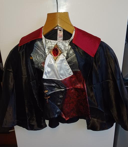  — Vampire cape/shirt age 7-8 
new