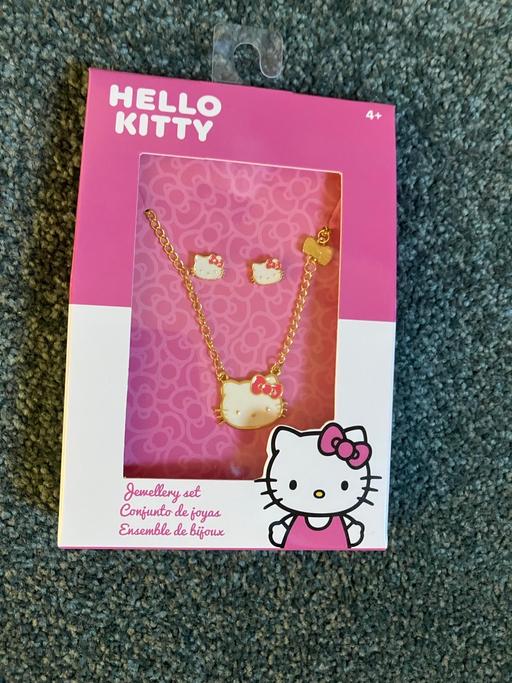  — New Hello Kitty necklace and earrings