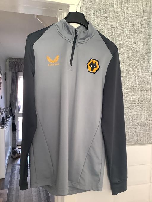  — Wolves training top