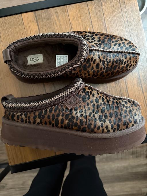  — Leopard print Ugg tazz II