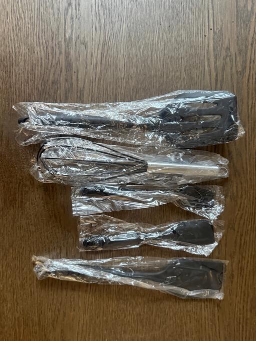  — Spatula set
