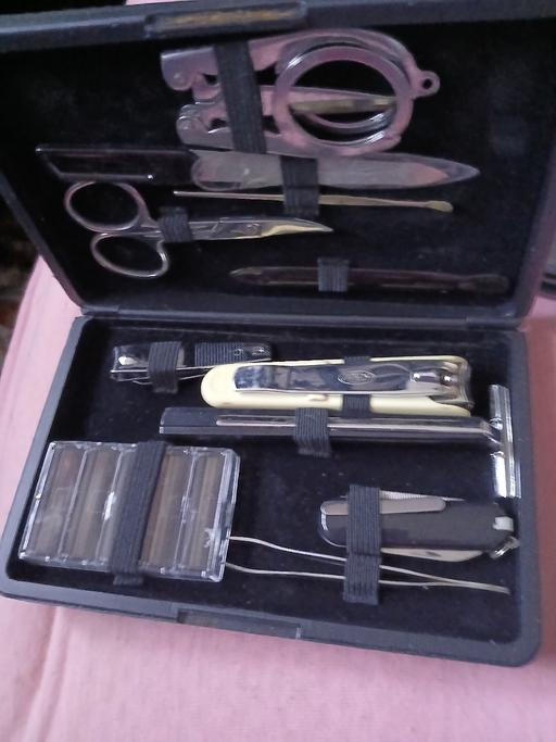  — vintage gromming kit