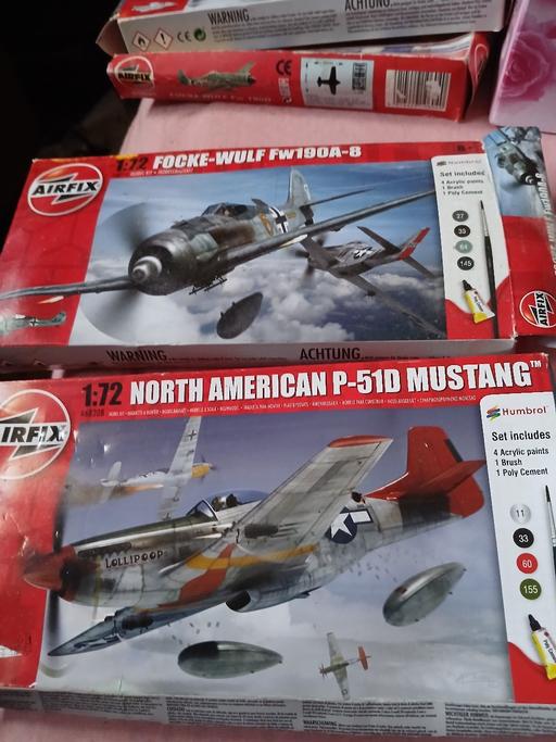  — 2 modle aroplanes to build