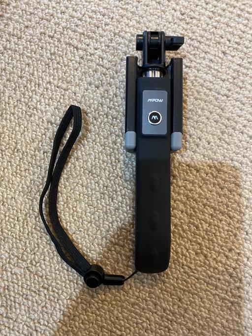  — Selfie Stick