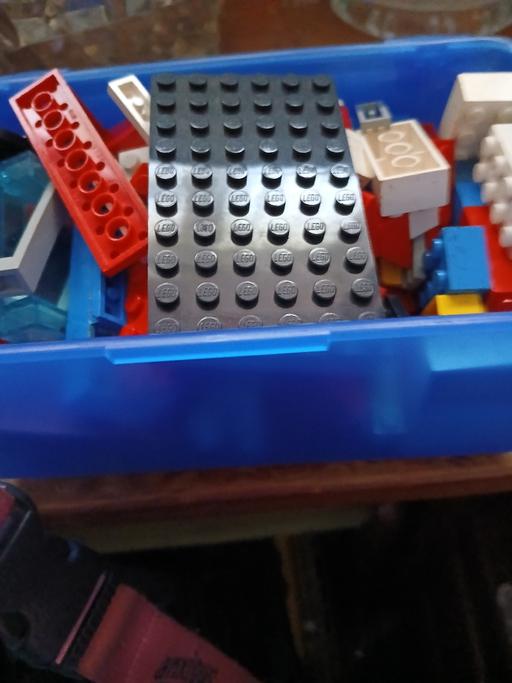  — small bo.x of lego