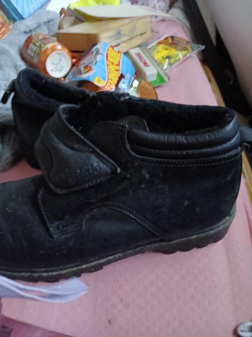  — chum boots size 11 black