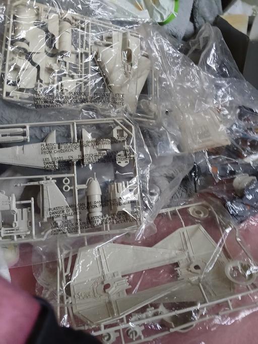  — 4 sets of aroplanes to build