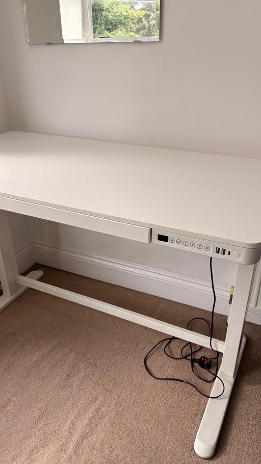  — Electric height adjustable desk