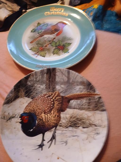  — 2 collecters xmas plates