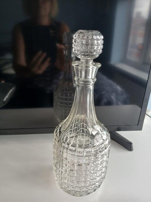  — Glass Decanter