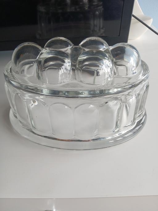  — Vintage glass jelly mould
