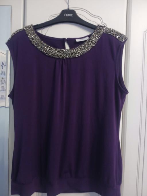  — Wallis top size 14