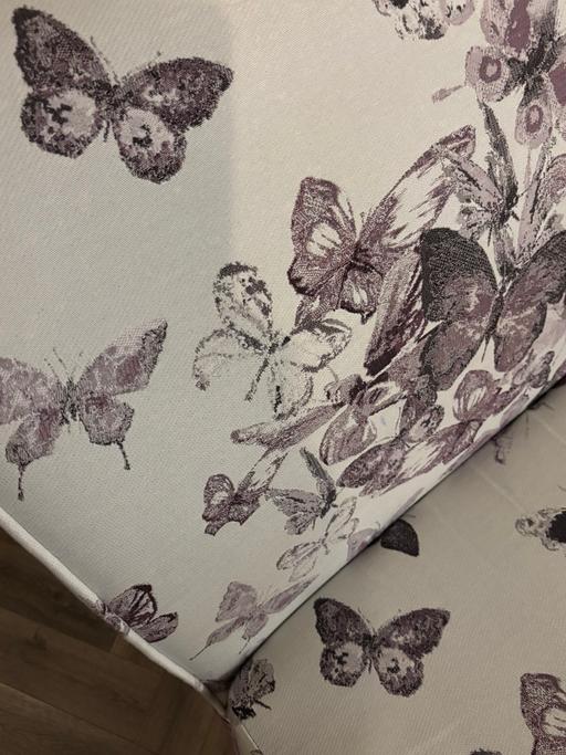  — Accent chair