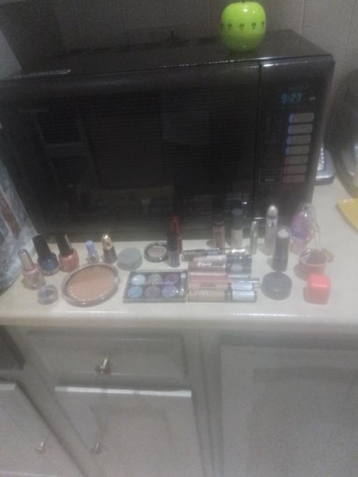  — BIG COLLECTION OF MAKEUP